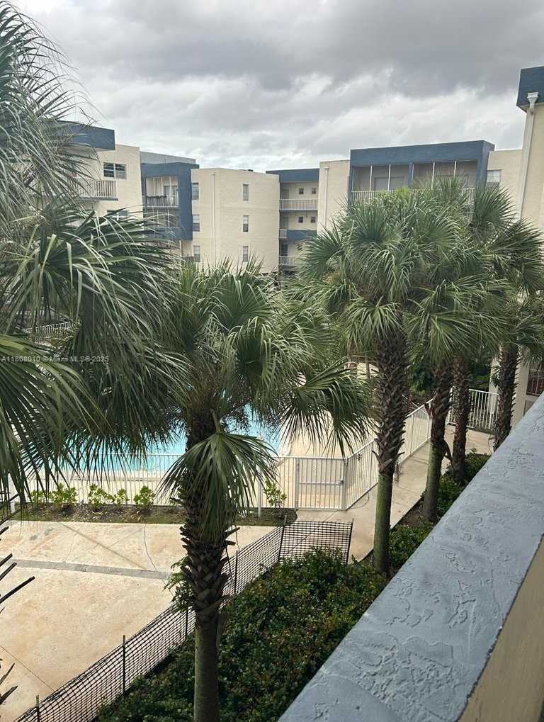Small Image of 16750 NORTH EAST 10TH AVE #225, North Miami Beach Number 2