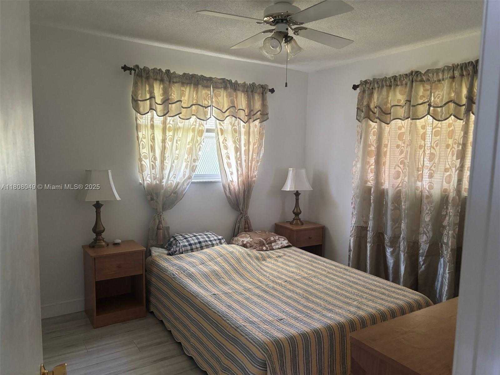 Small Image of 2427 GARLAND CIR #195, Hollywood Number 4