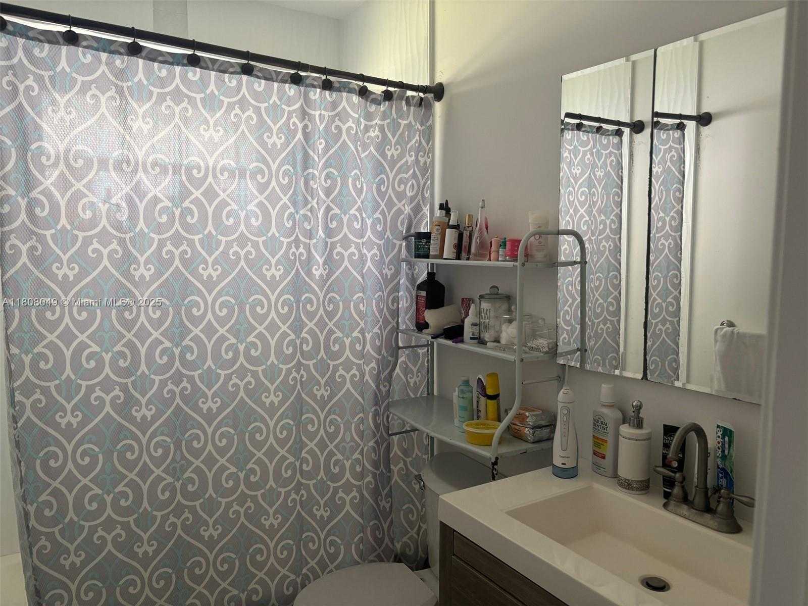 Small Image of 2427 GARLAND CIR #195, Hollywood Number 5