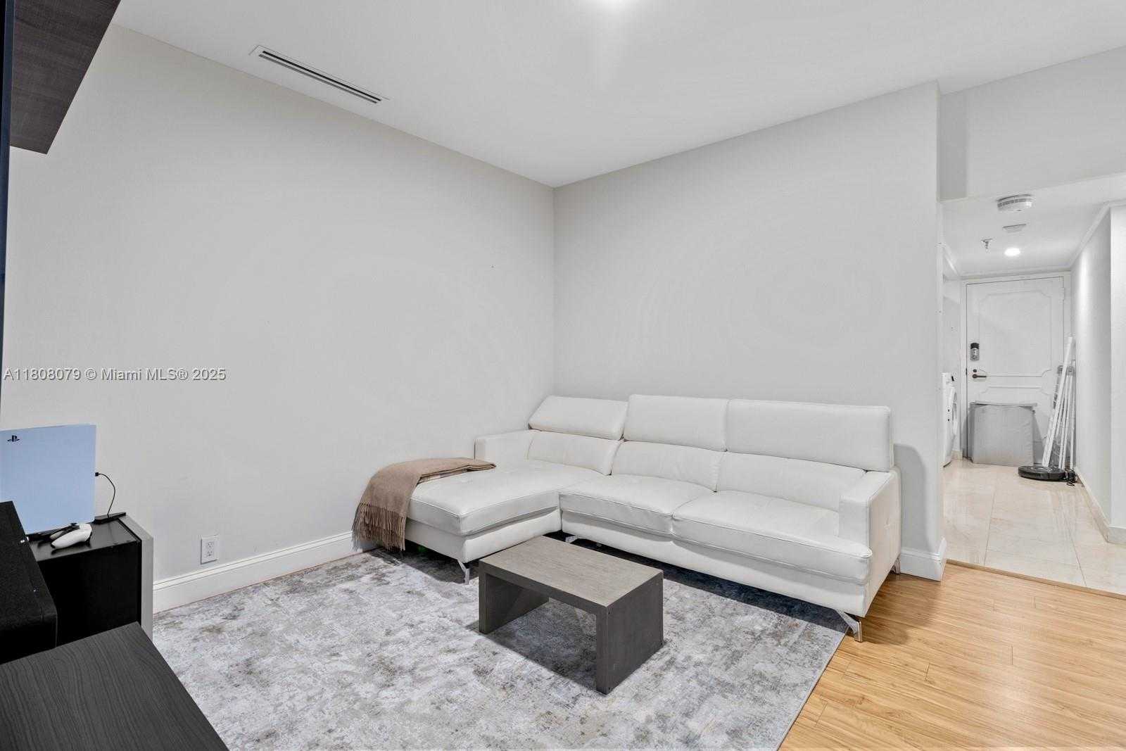 Small Image of 520 BRICKELL KEY DR #A307, Miami Number 14