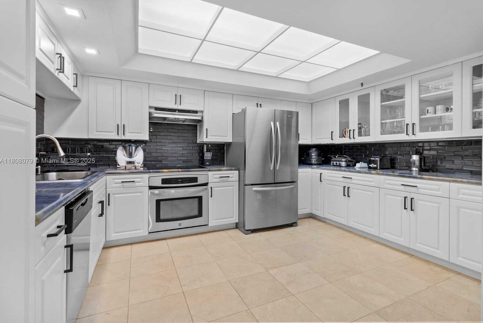 Small Image of 520 BRICKELL KEY DR #A307, Miami Number 15