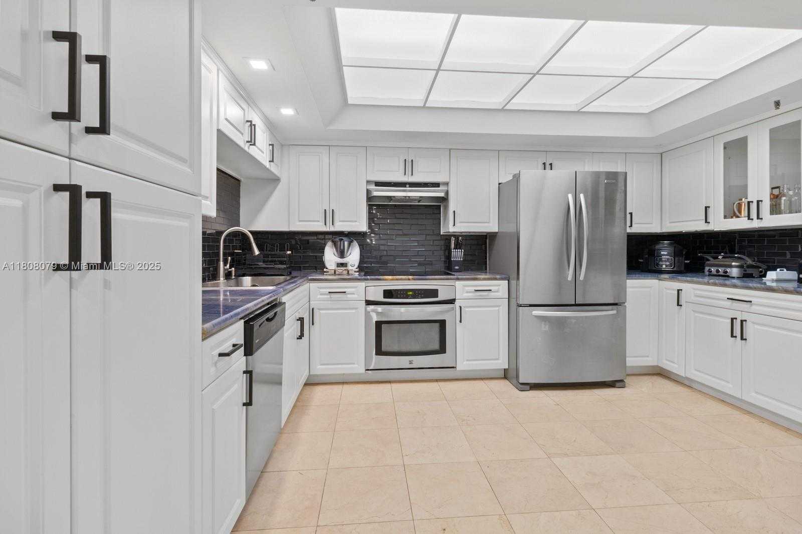 Small Image of 520 BRICKELL KEY DR #A307, Miami Number 16