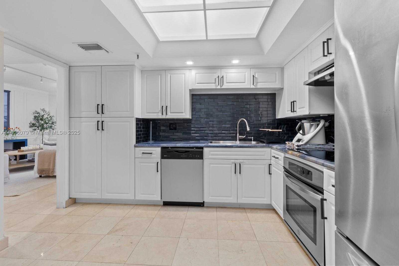 Small Image of 520 BRICKELL KEY DR #A307, Miami Number 17