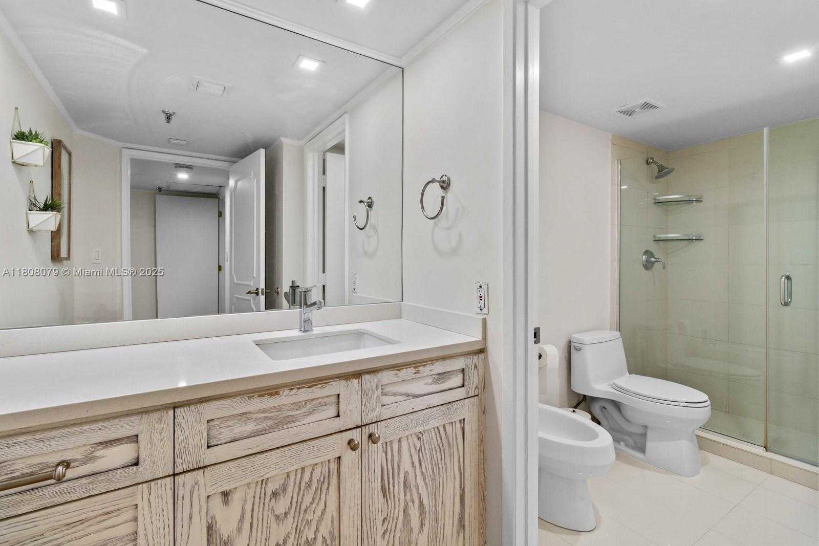 Small Image of 520 BRICKELL KEY DR #A307, Miami Number 24