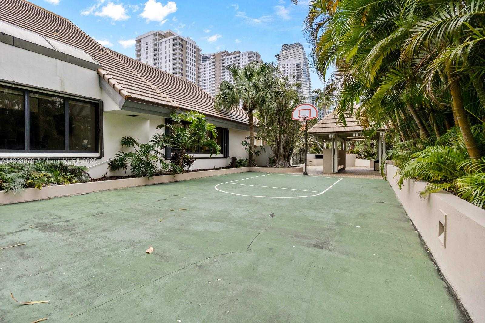 Small Image of 520 BRICKELL KEY DR #A307, Miami Number 33