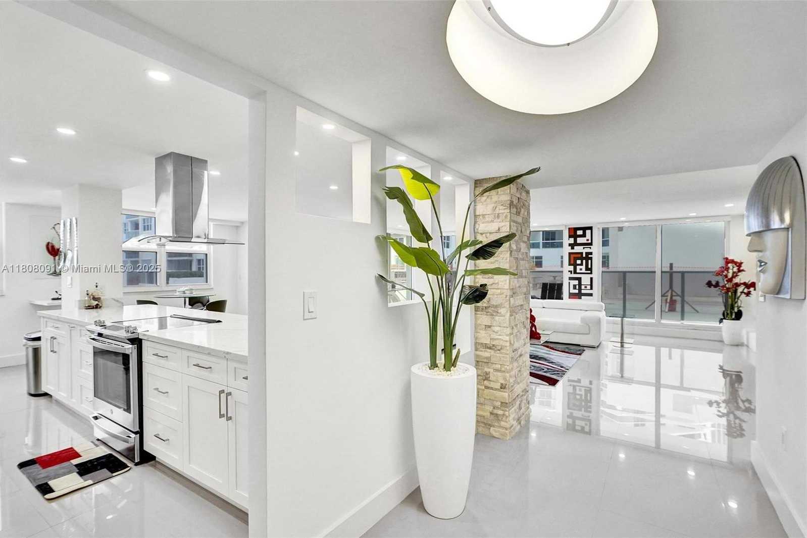 Small Image of 2751 SOUTH OCEAN DR #301S, Hollywood Number 3