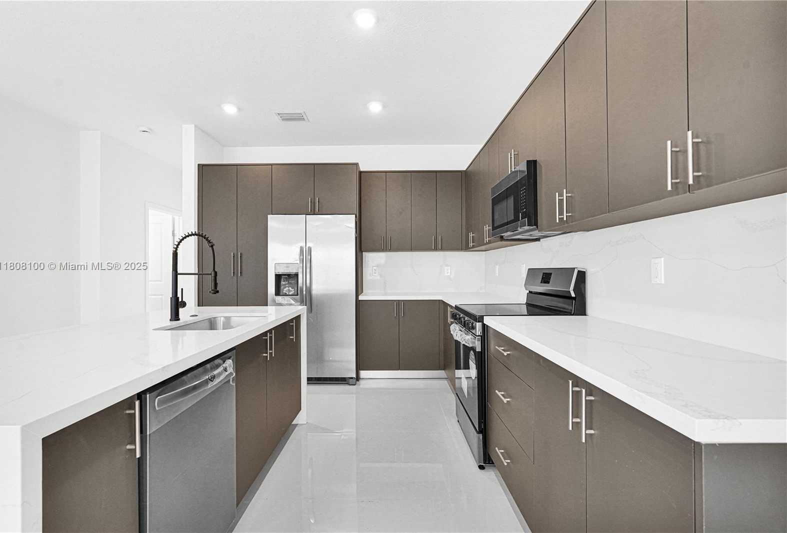 Small Image of 22519 SOUTH WEST 125 AVE #B, Miami Number 2
