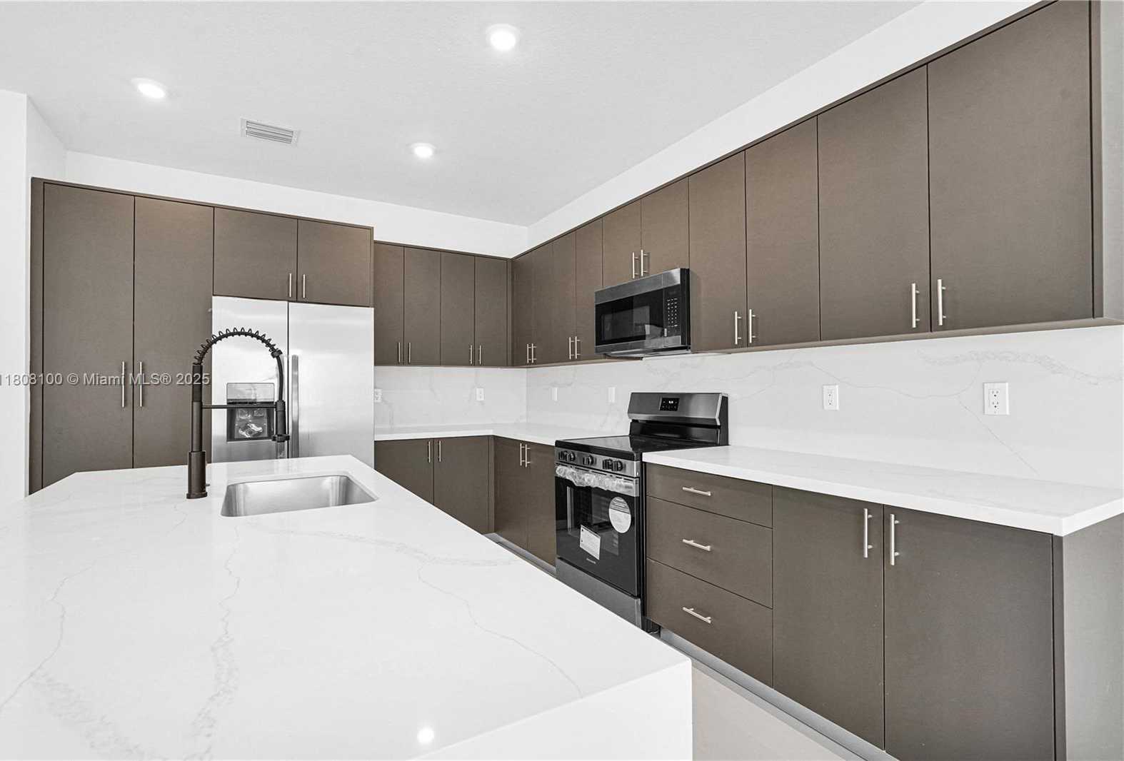 Small Image of 22519 SOUTH WEST 125 AVE #B, Miami Number 3