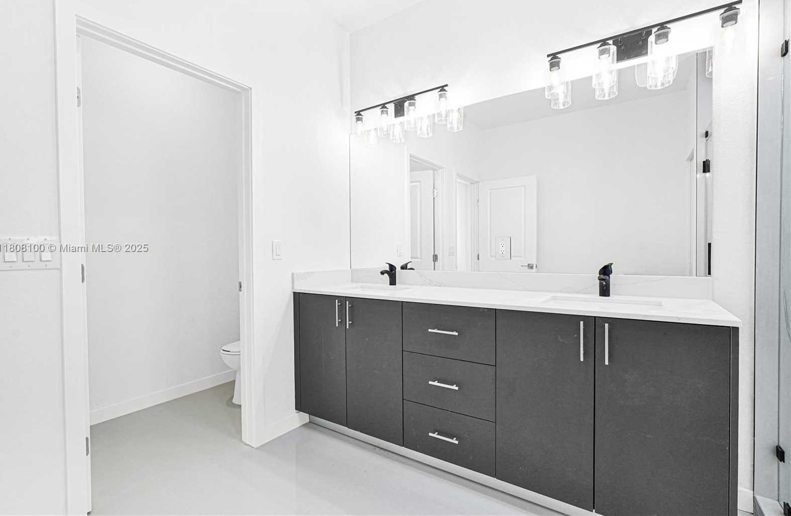 Small Image of 22519 SOUTH WEST 125 AVE #B, Miami Number 32