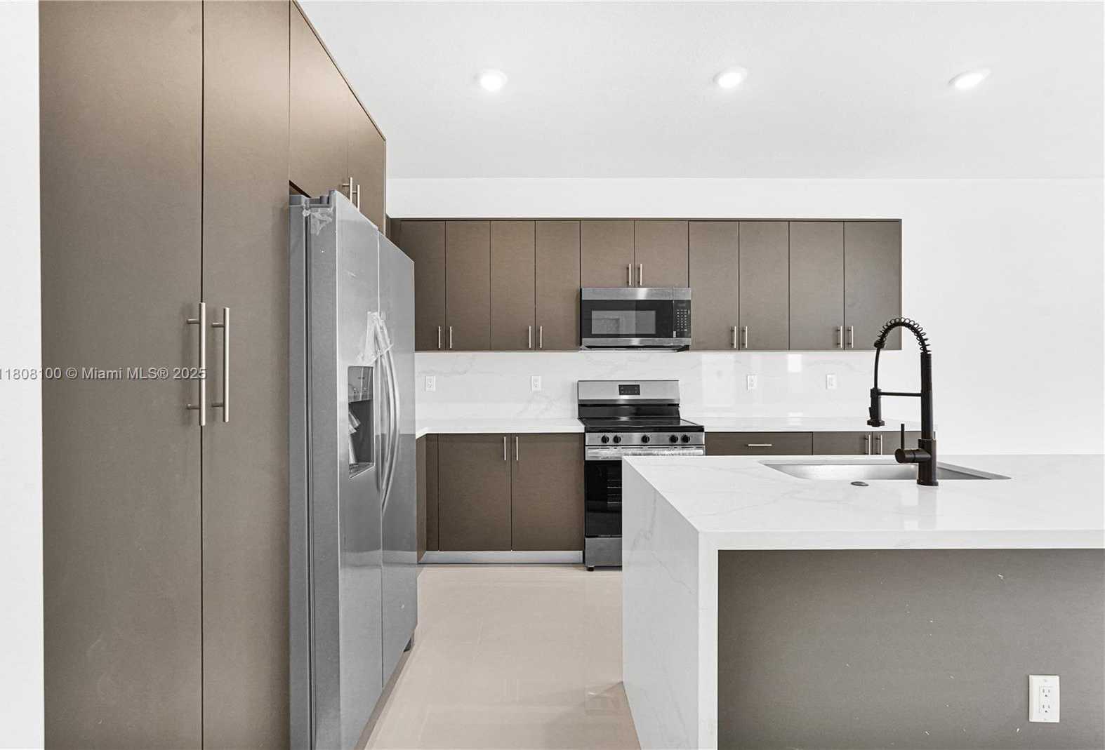 Small Image of 22519 SOUTH WEST 125 AVE #B, Miami Number 4