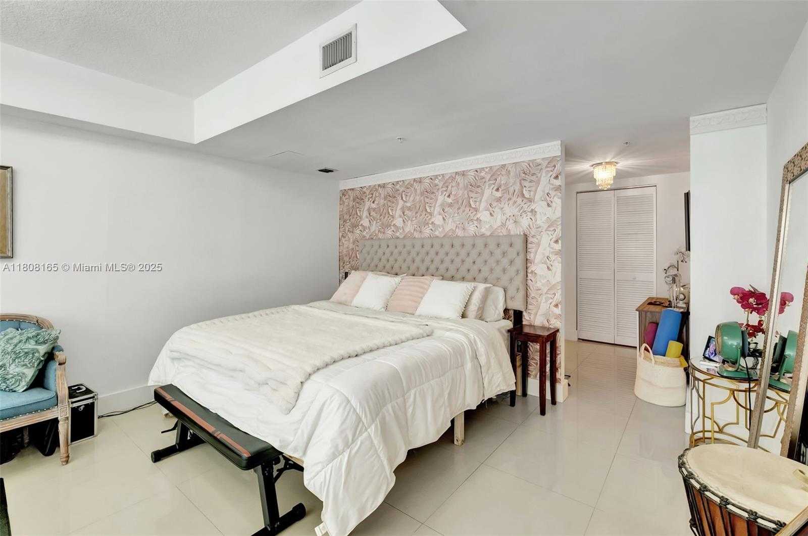 Small Image of 41 SOUTH EAST 5TH ST #1012, Miami Number 12