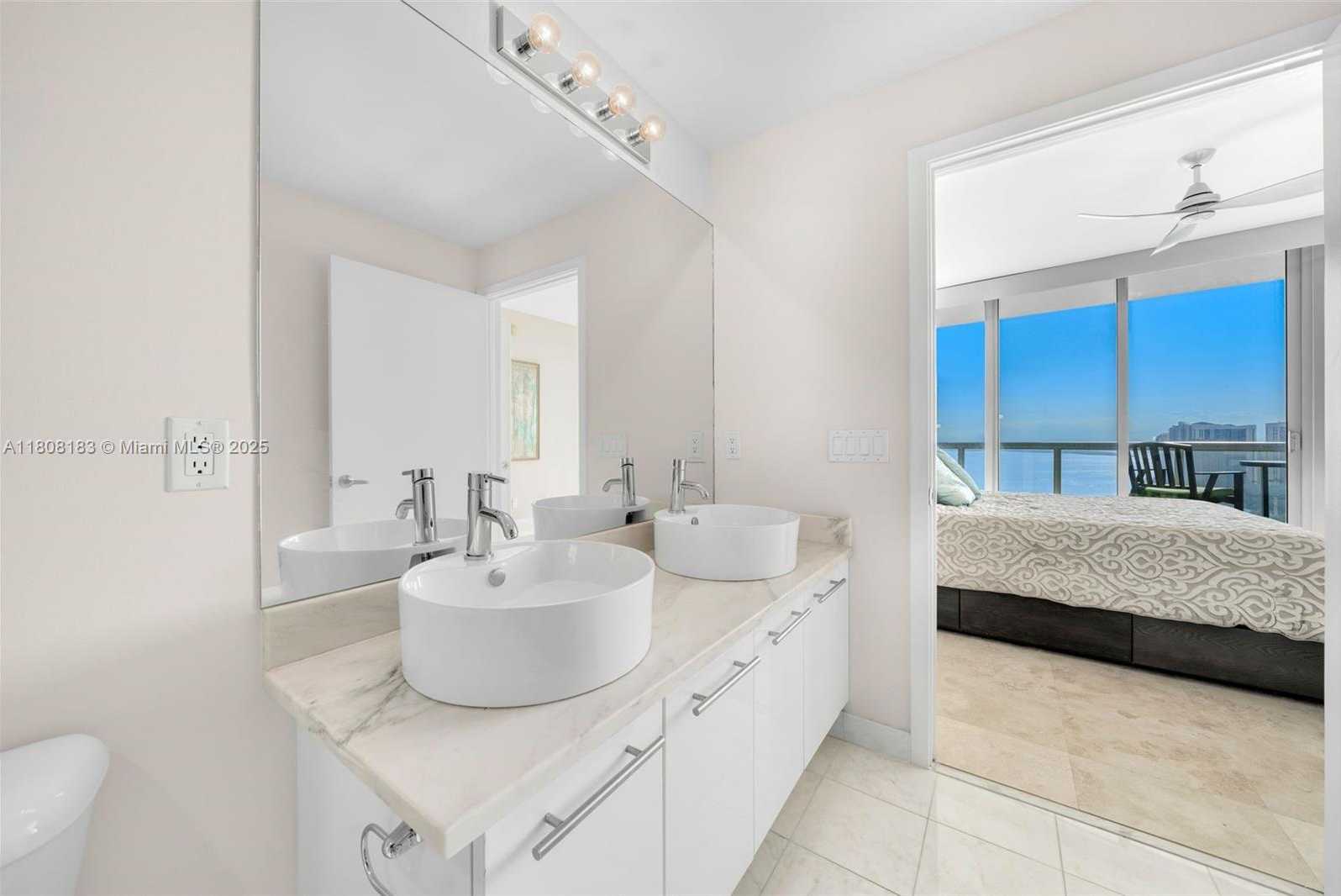 Small Image of 888 BISCAYNE BLVD #3702, Miami Number 14