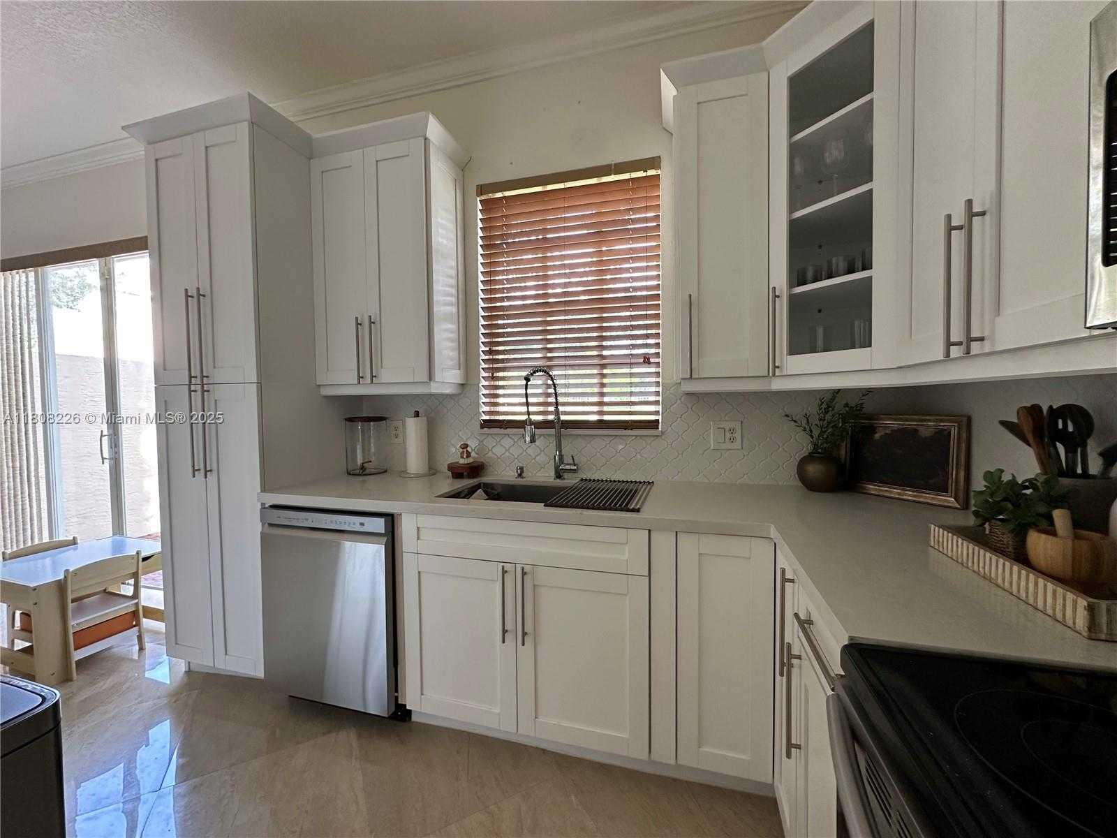Small Image of 12464 SOUTH WEST 42ND ST, Miramar Number 14