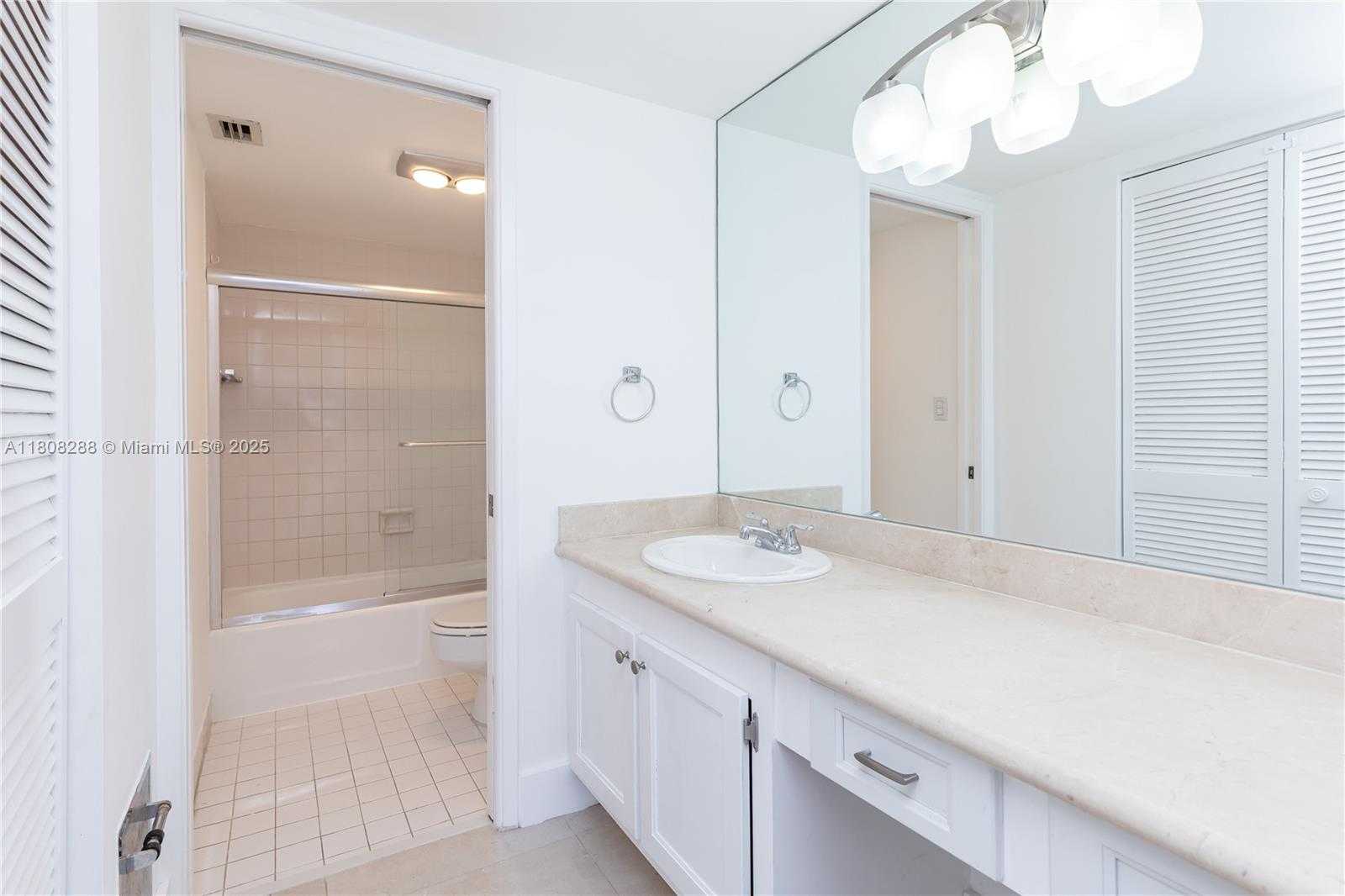 Small Image of 1901 BRICKELL AVE #B1903, Miami Number 6