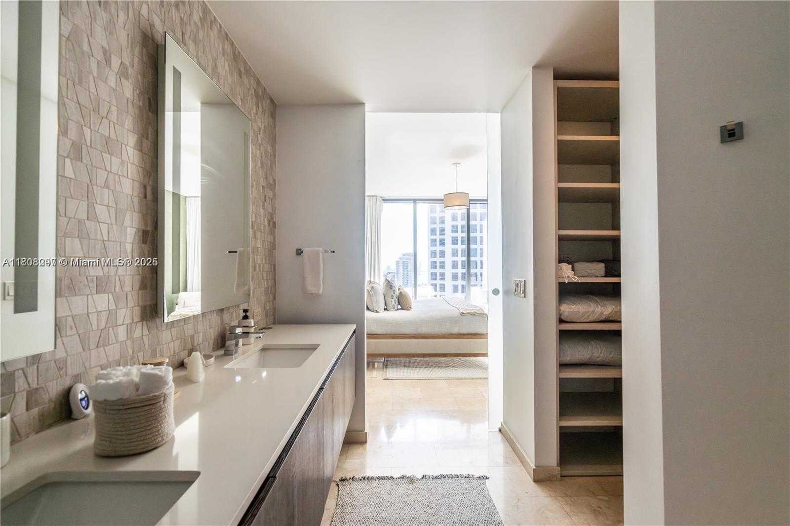 Small Image of 68 SOUTH EAST 6TH ST #1403, Miami Number 17
