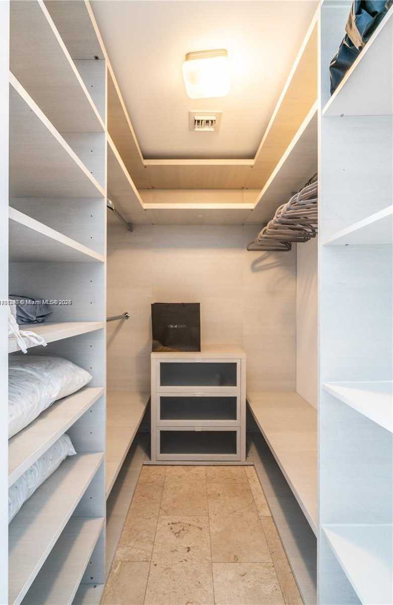 Small Image of 68 SOUTH EAST 6TH ST #1403, Miami Number 18