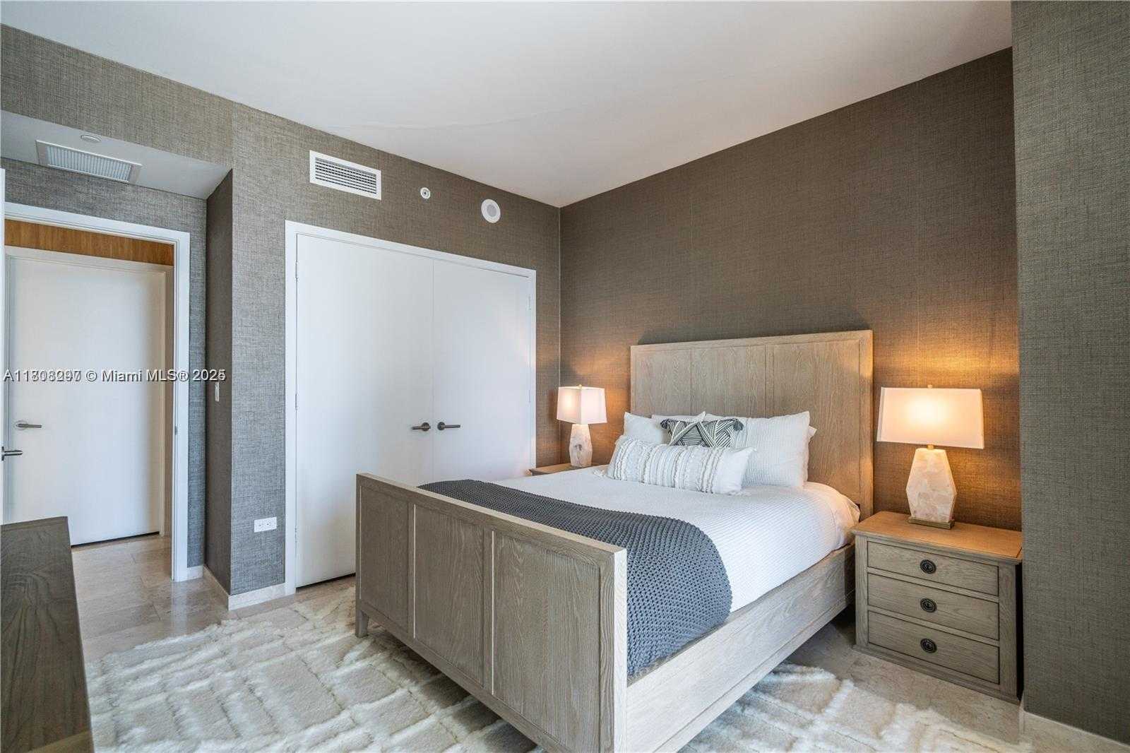 Small Image of 68 SOUTH EAST 6TH ST #1403, Miami Number 20
