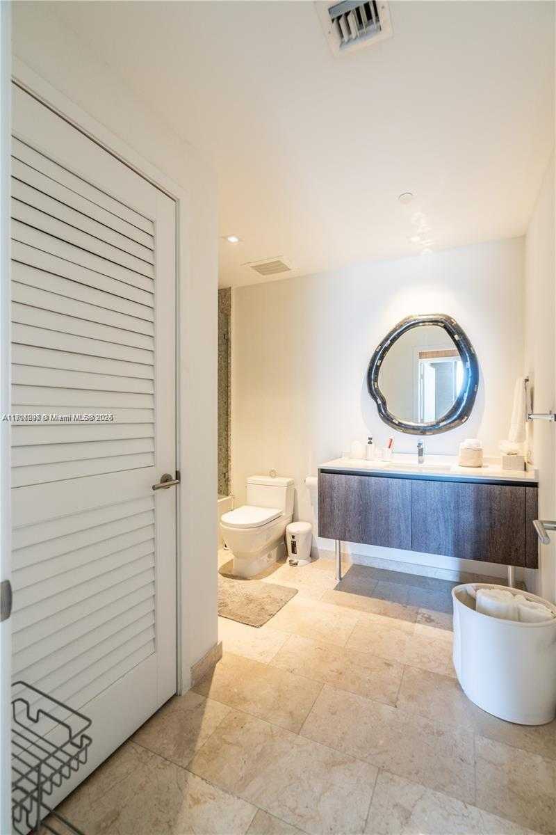 Small Image of 68 SOUTH EAST 6TH ST #1403, Miami Number 21