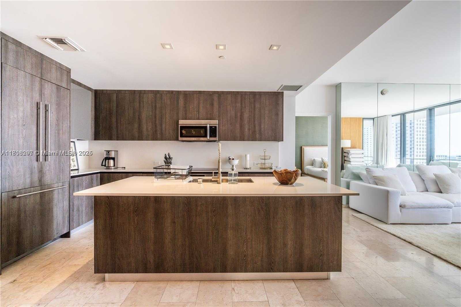 Small Image of 68 SOUTH EAST 6TH ST #1403, Miami Number 3