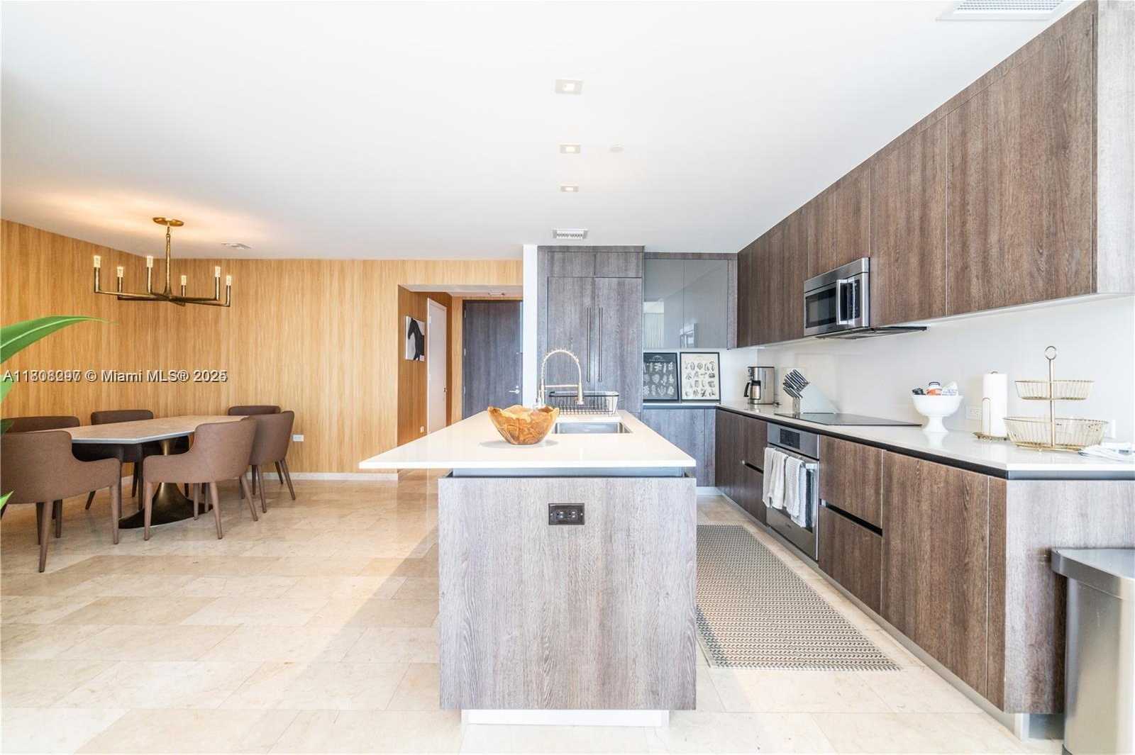 Small Image of 68 SOUTH EAST 6TH ST #1403, Miami Number 4