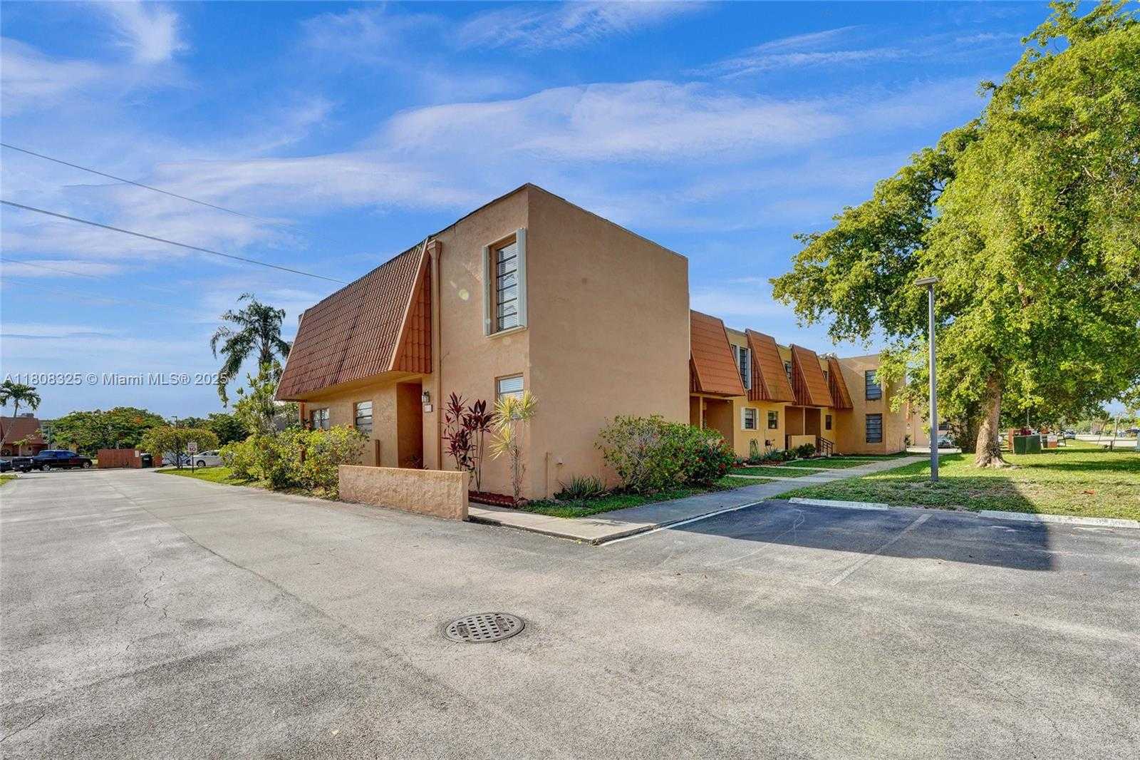 Small Image of 1551 NORTH WEST 92ND AVE #185, Pembroke Pines Number 80