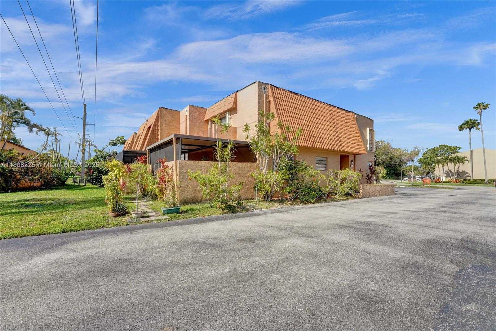 Small Image of 1551 NORTH WEST 92ND AVE #185, Pembroke Pines Number 82