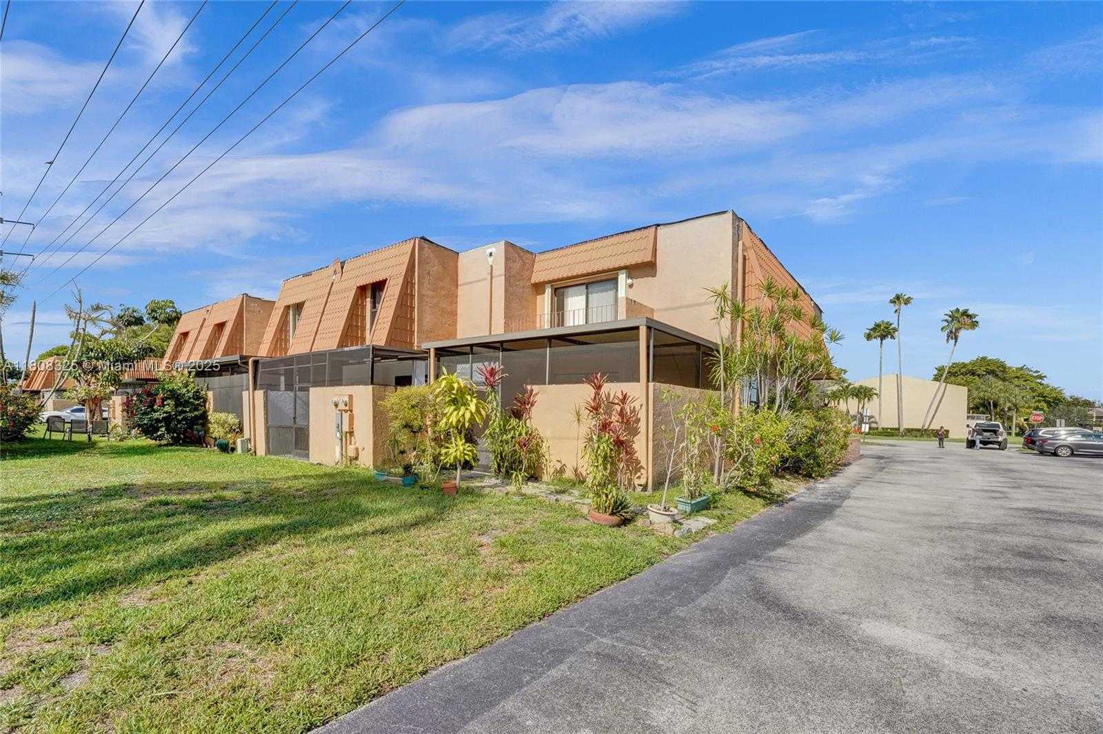 Small Image of 1551 NORTH WEST 92ND AVE #185, Pembroke Pines Number 83