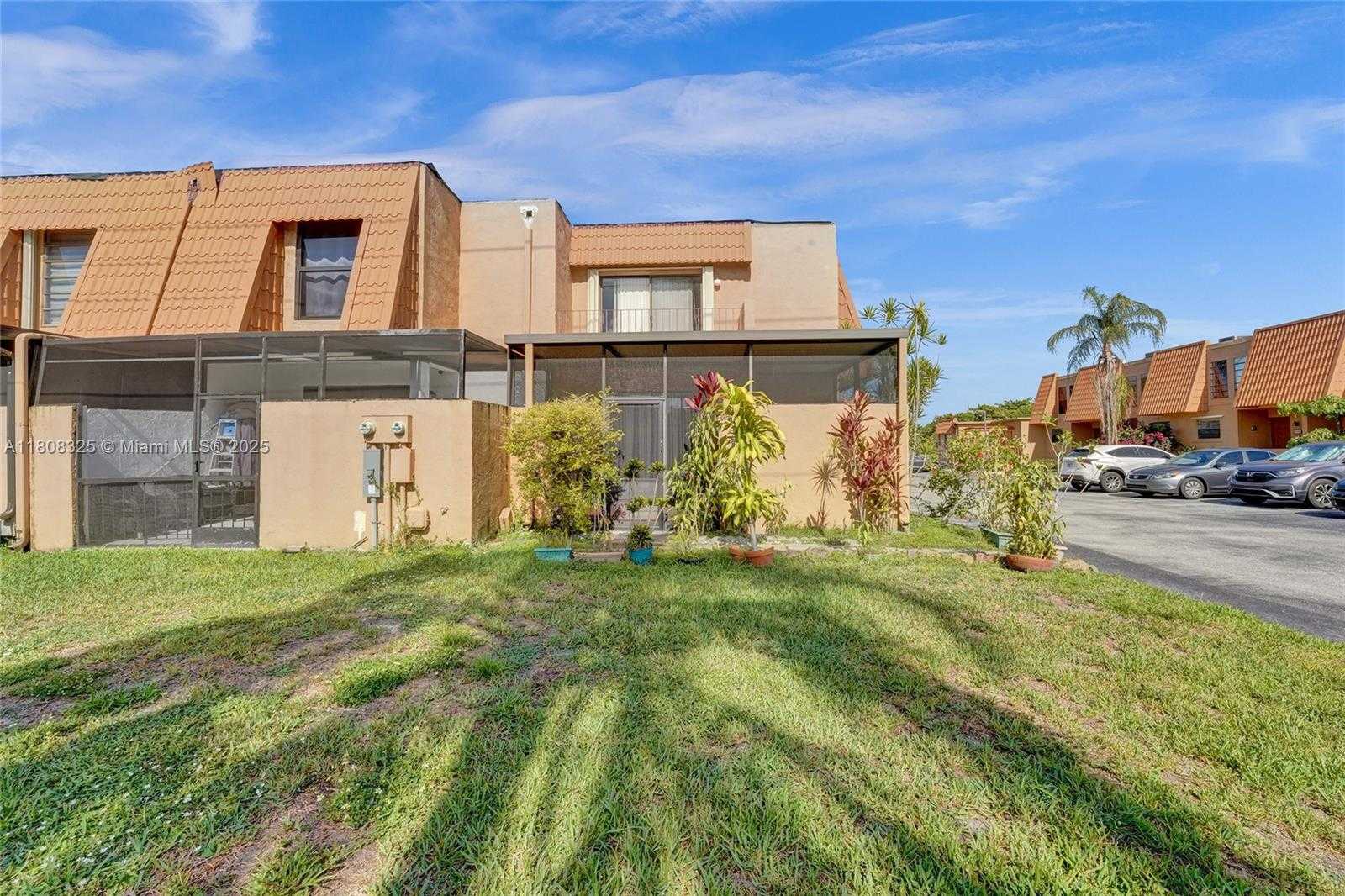 Small Image of 1551 NORTH WEST 92ND AVE #185, Pembroke Pines Number 84