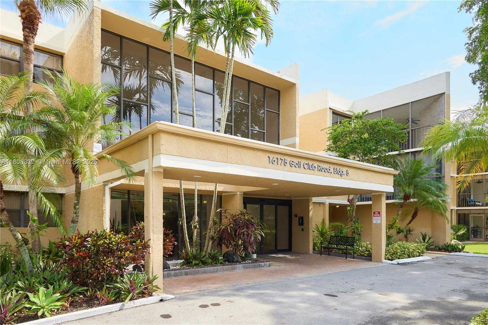 Small Image of 16175 GOLF CLUB RD #308, Weston Number 4