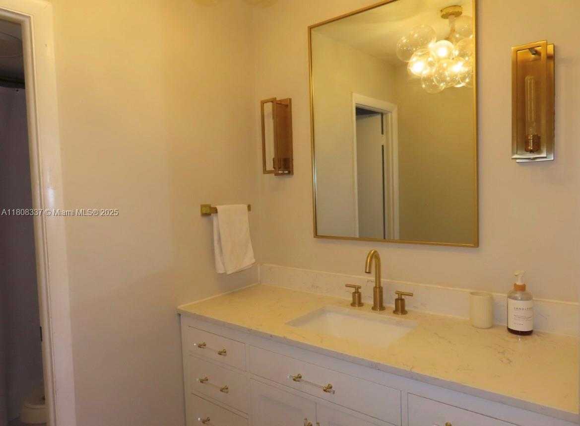 Small Image of 3900 NORTH HILLS DR #303, Hollywood Number 11