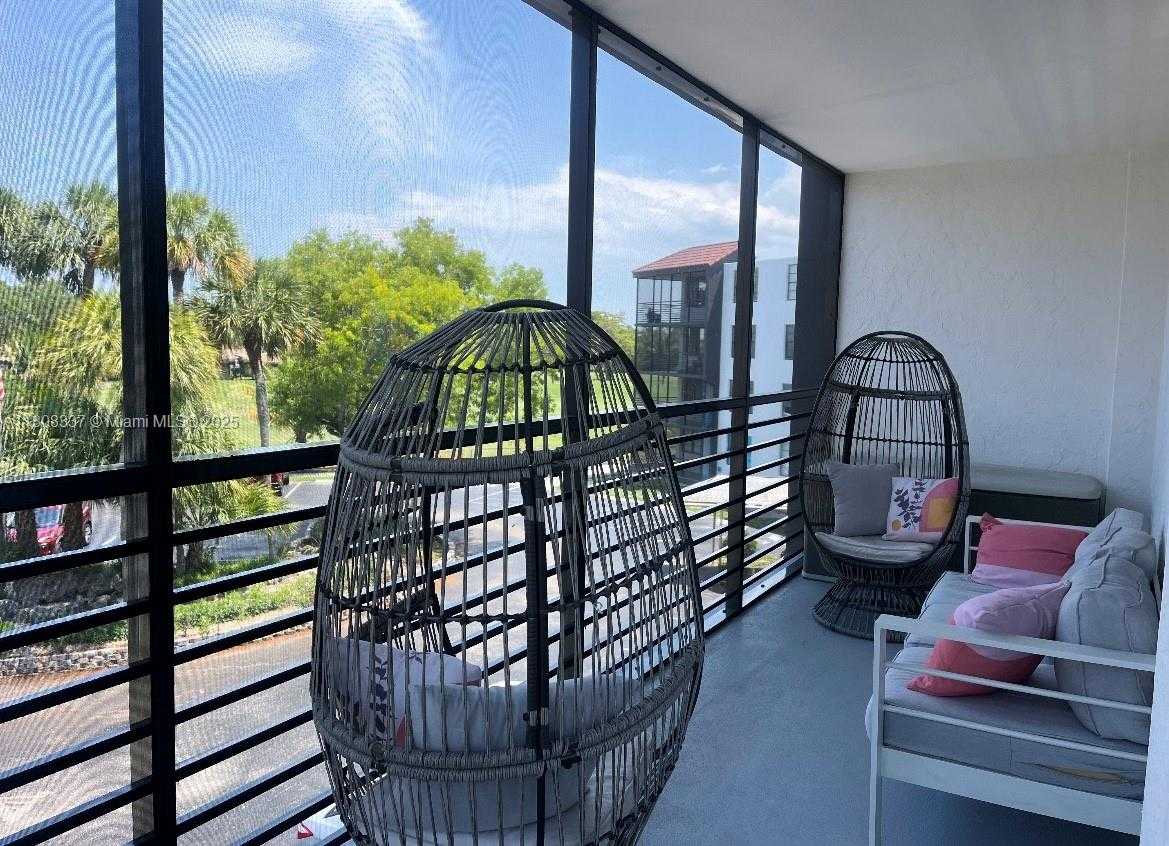 Small Image of 3900 NORTH HILLS DR #303, Hollywood Number 6