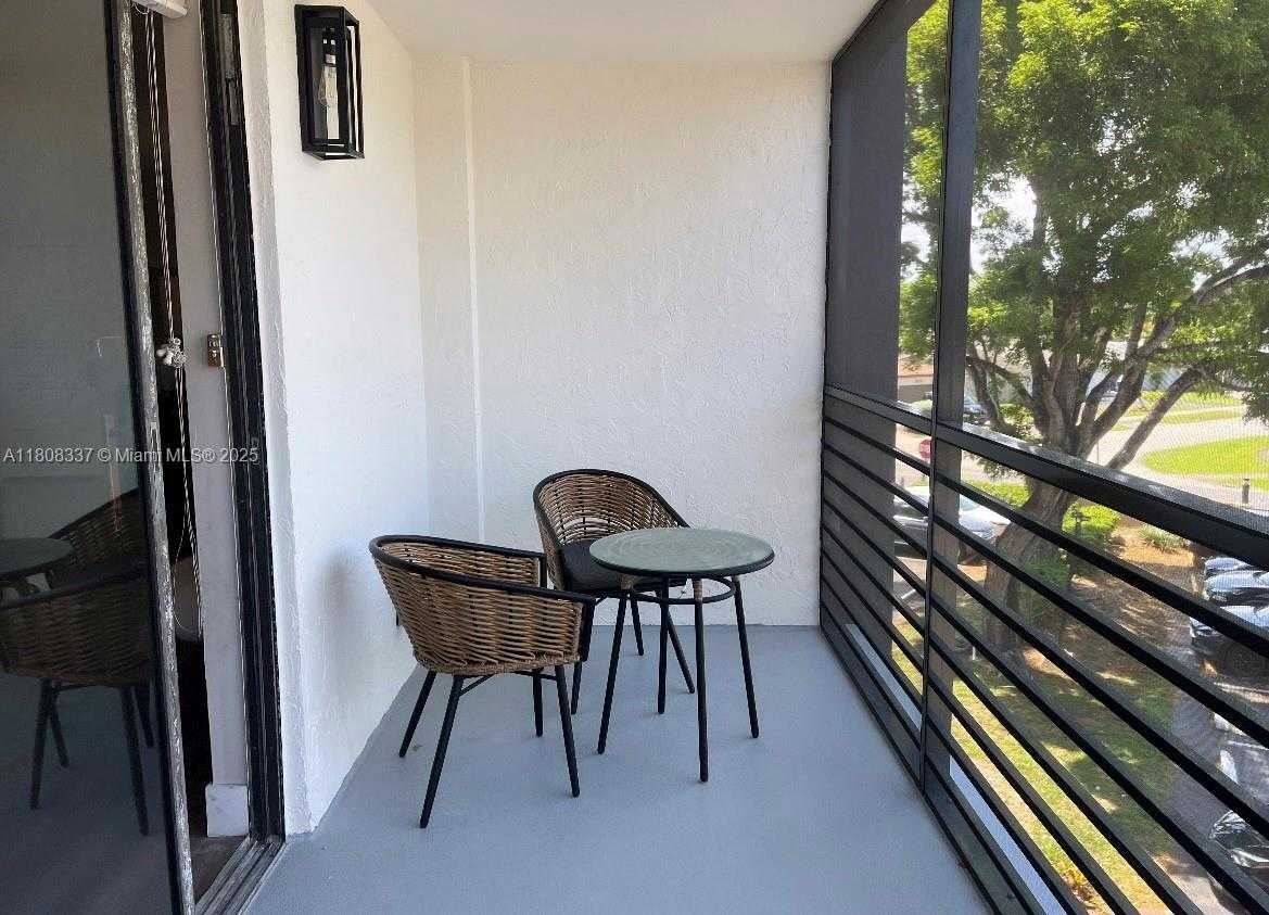 Small Image of 3900 NORTH HILLS DR #303, Hollywood Number 7