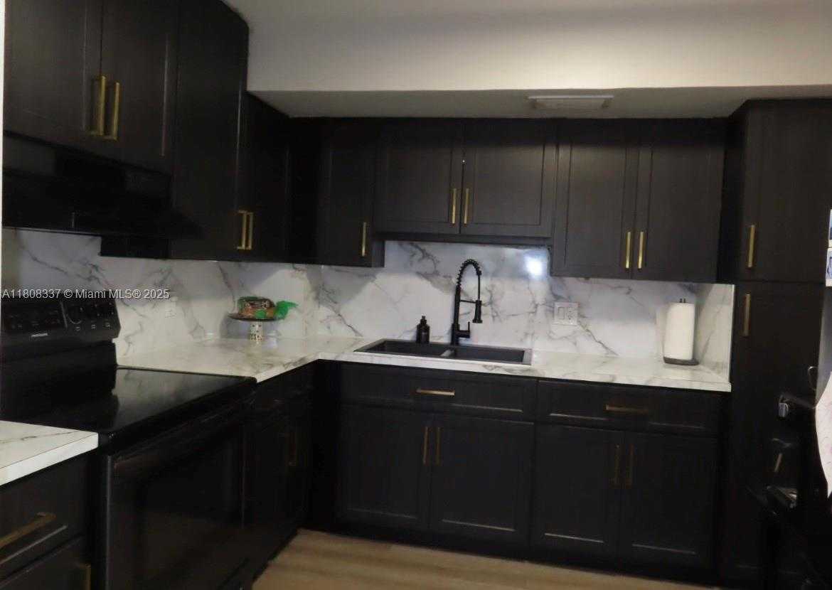 Small Image of 3900 NORTH HILLS DR #303, Hollywood Number 9