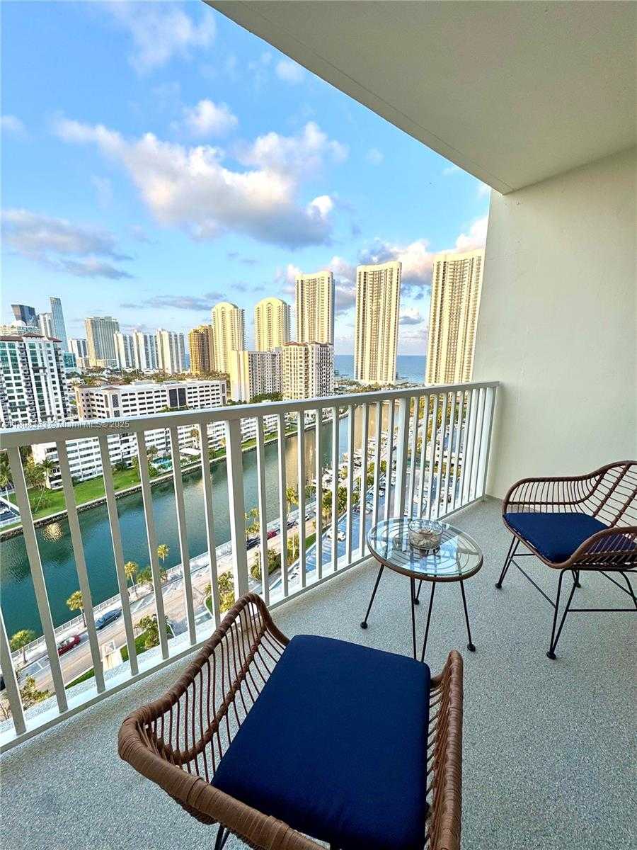 Small Image of 300 BAYVIEW DR #1801, Sunny Isles Beach Number 11