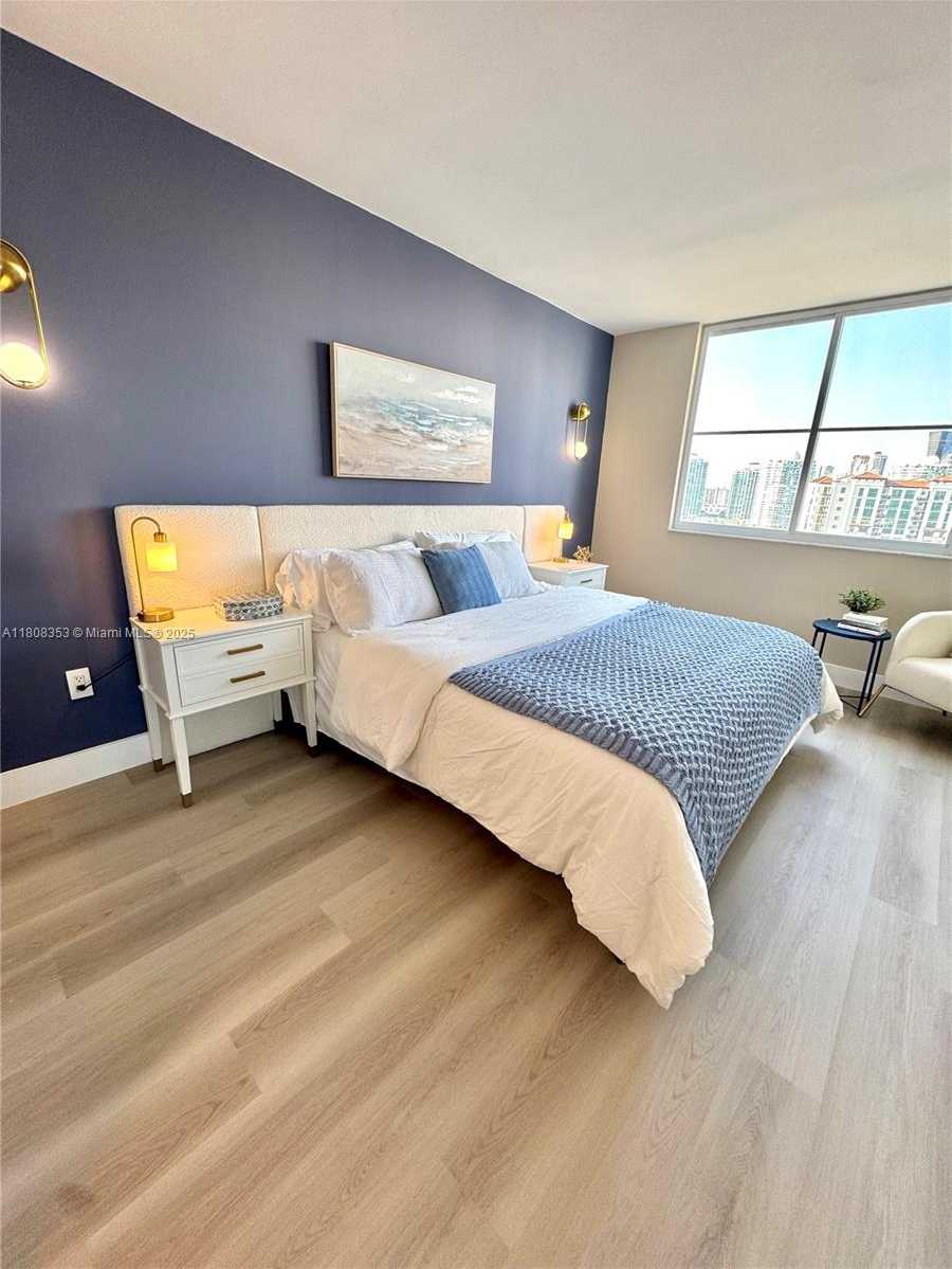 Small Image of 300 BAYVIEW DR #1801, Sunny Isles Beach Number 24