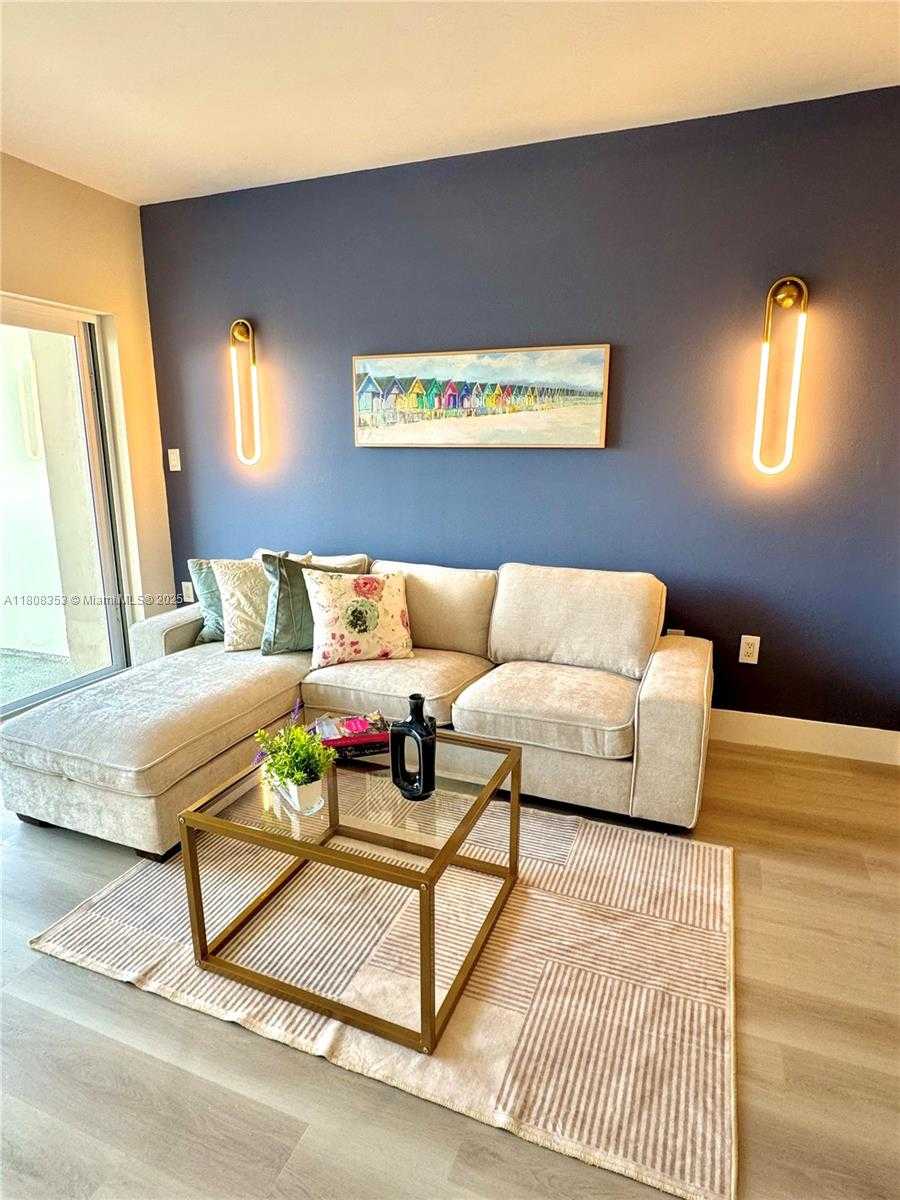 Small Image of 300 BAYVIEW DR #1801, Sunny Isles Beach Number 4
