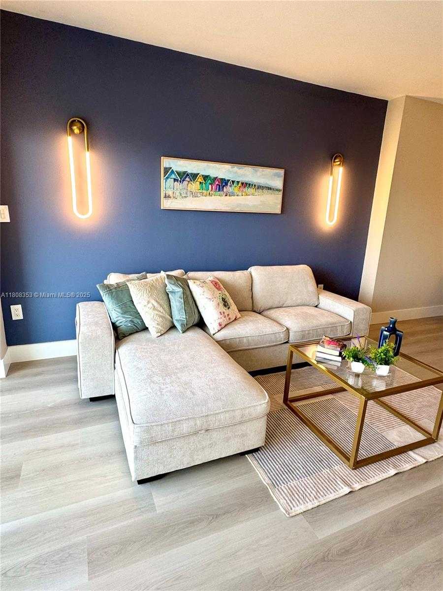 Small Image of 300 BAYVIEW DR #1801, Sunny Isles Beach Number 5