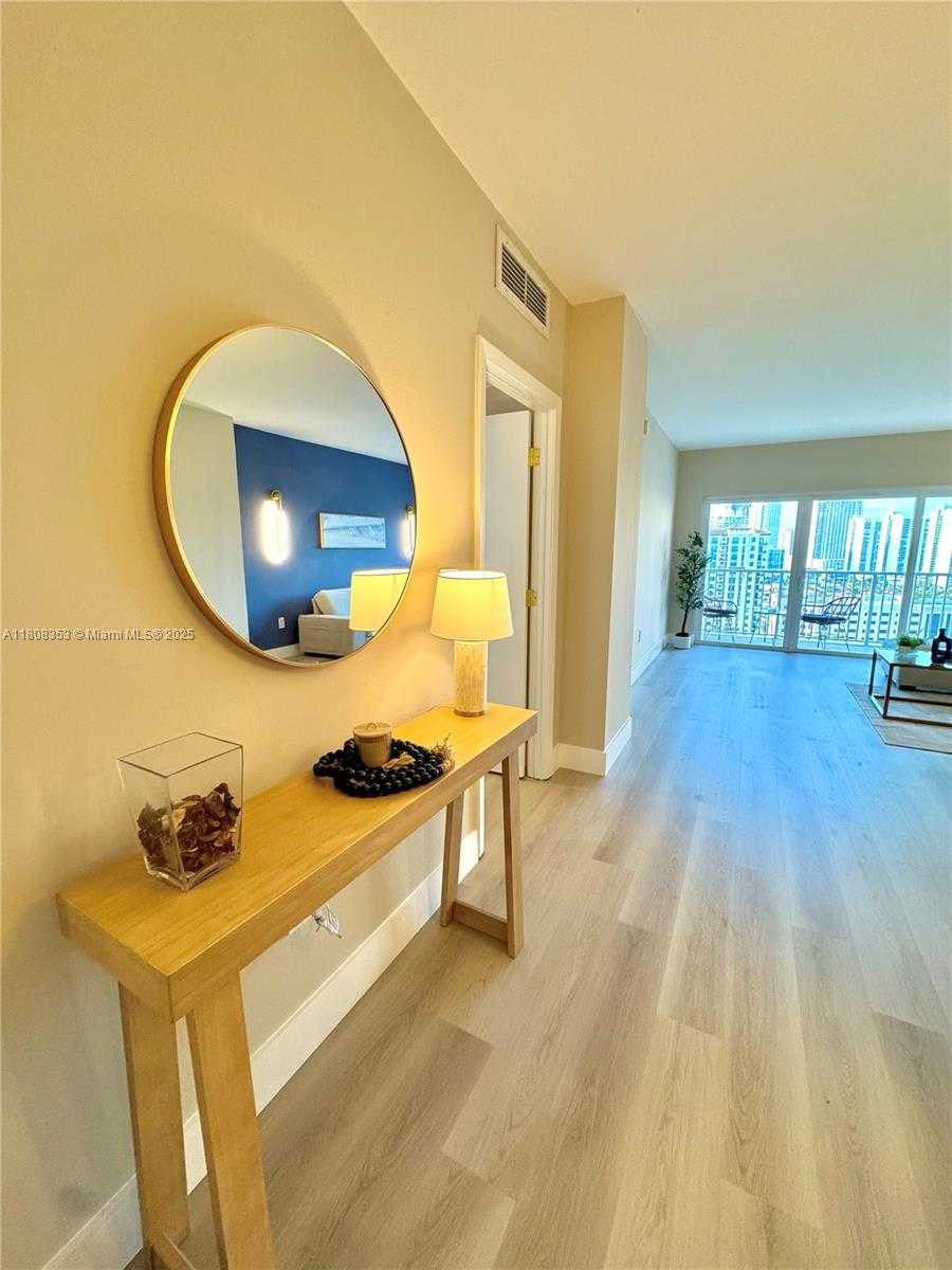 Small Image of 300 BAYVIEW DR #1801, Sunny Isles Beach Number 6