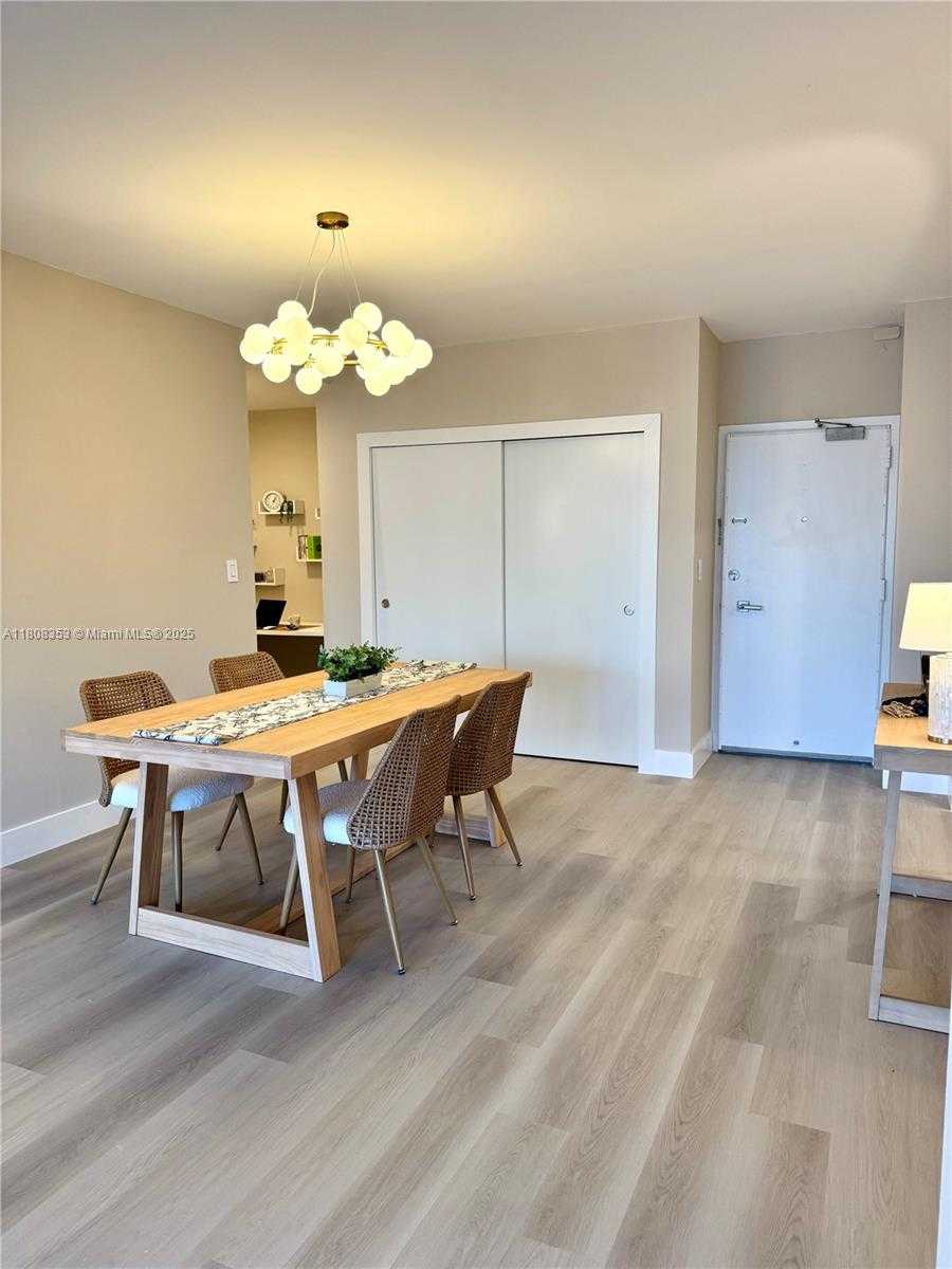 Small Image of 300 BAYVIEW DR #1801, Sunny Isles Beach Number 7
