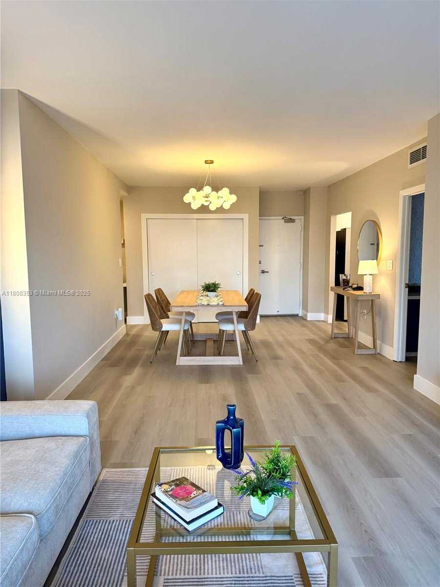 Small Image of 300 BAYVIEW DR #1801, Sunny Isles Beach Number 8