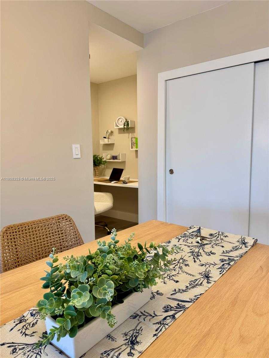 Small Image of 300 BAYVIEW DR #1801, Sunny Isles Beach Number 9