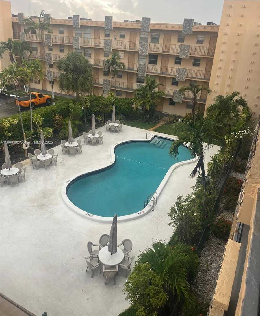 Small Image of 2145 PIERCE ST #422, Hollywood Number 10