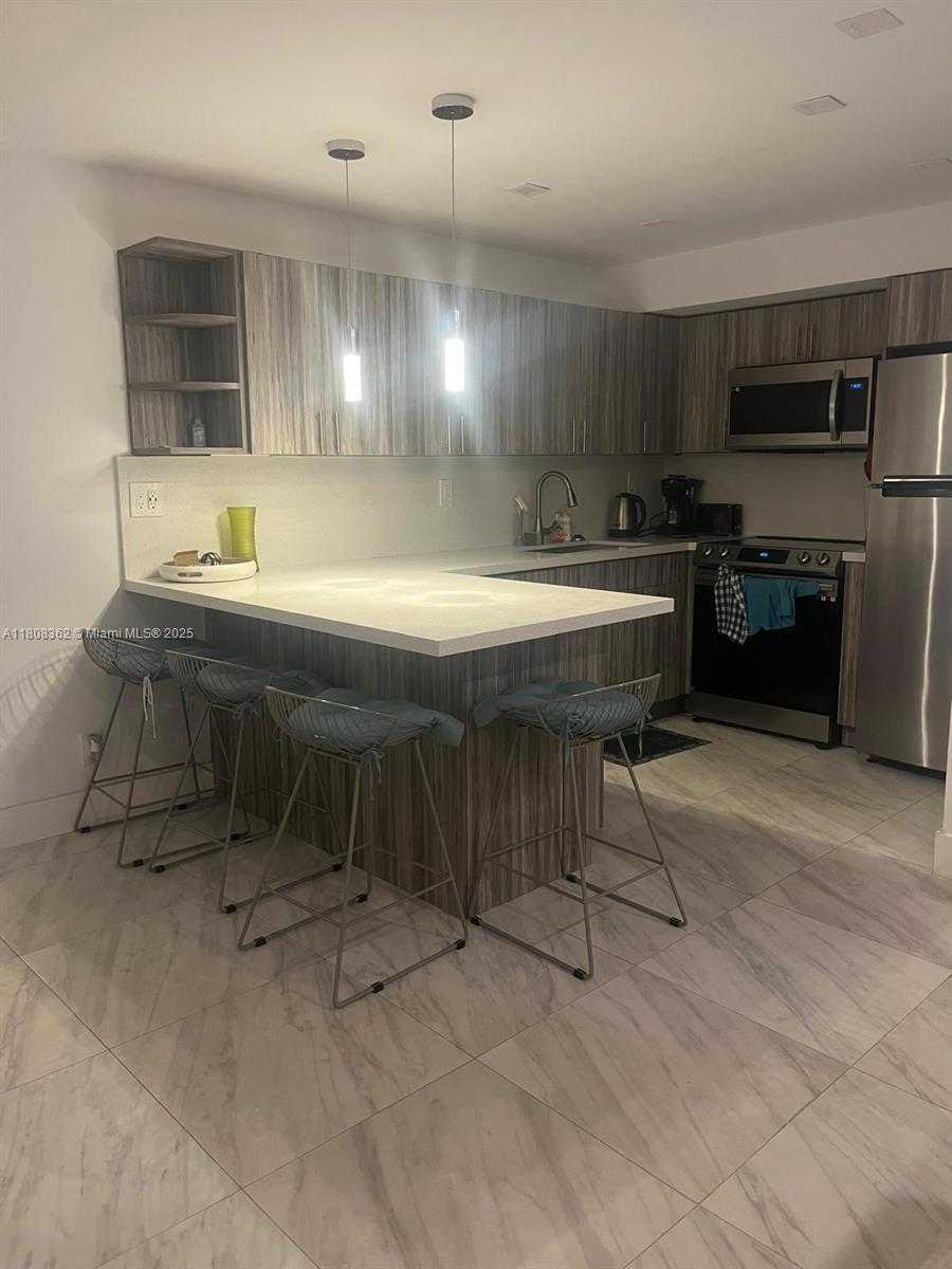 Small Image of 2145 PIERCE ST #422, Hollywood Number 2