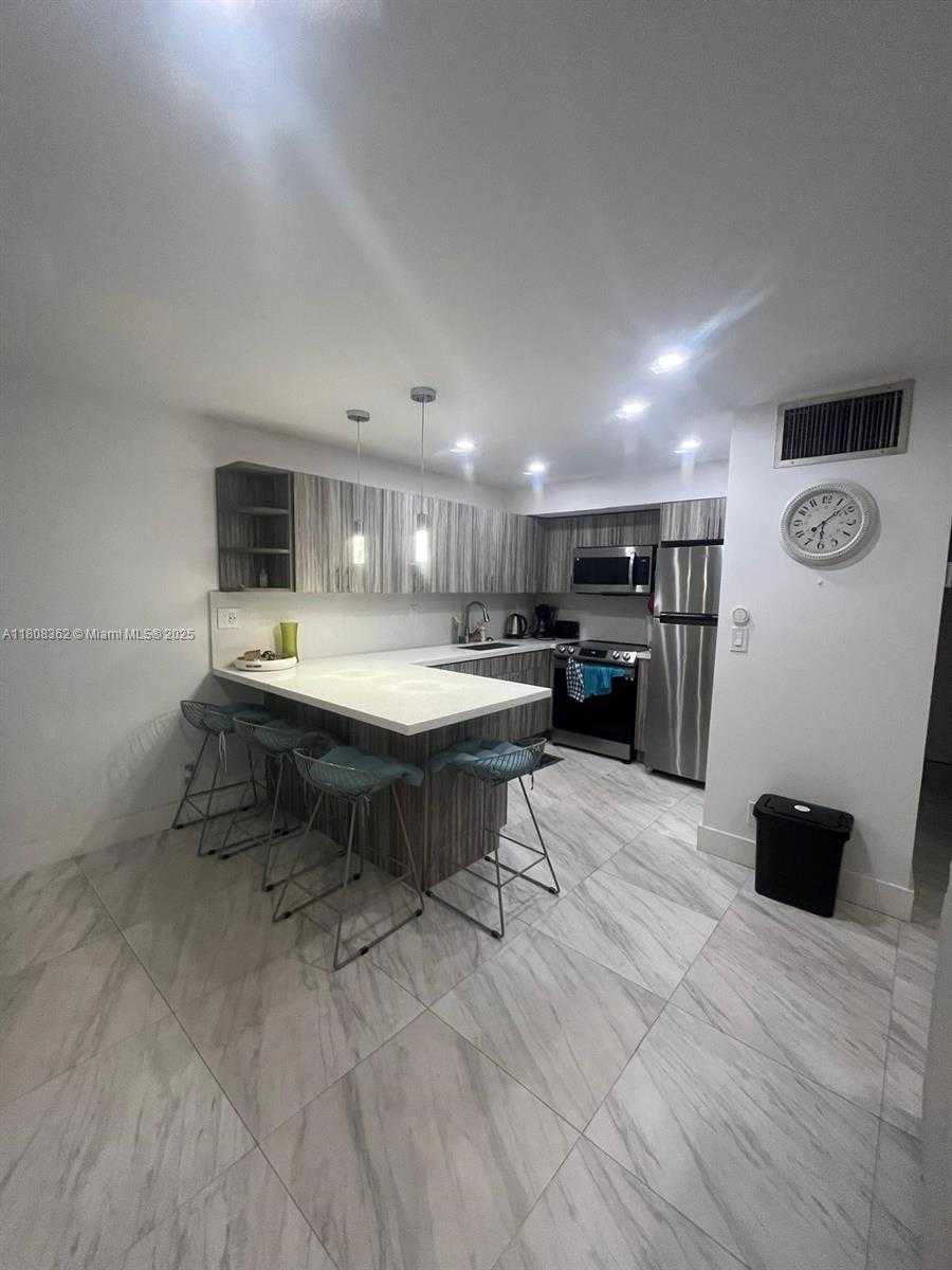 Small Image of 2145 PIERCE ST #422, Hollywood Number 3