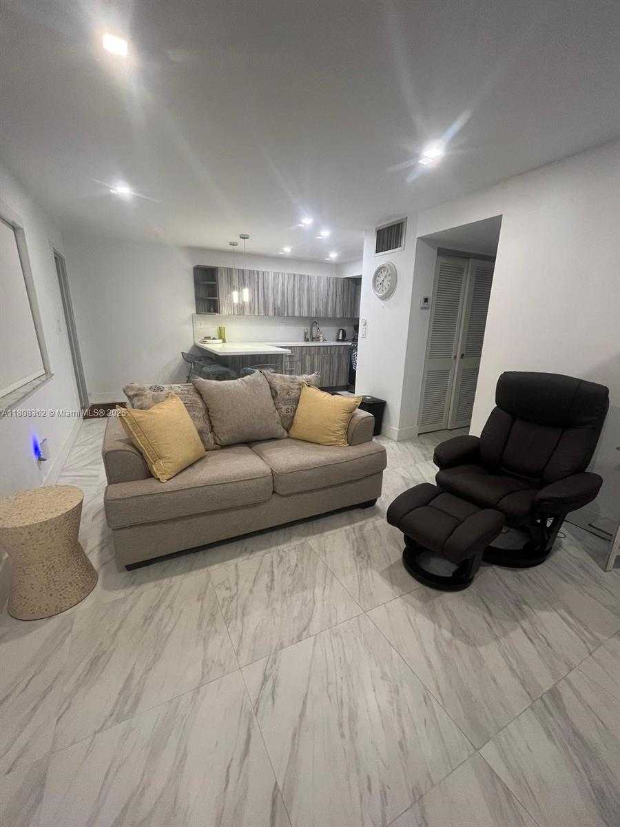 Small Image of 2145 PIERCE ST #422, Hollywood Number 4