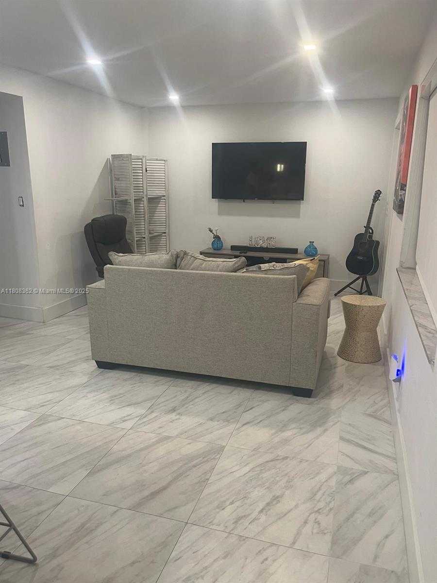 Small Image of 2145 PIERCE ST #422, Hollywood Number 6