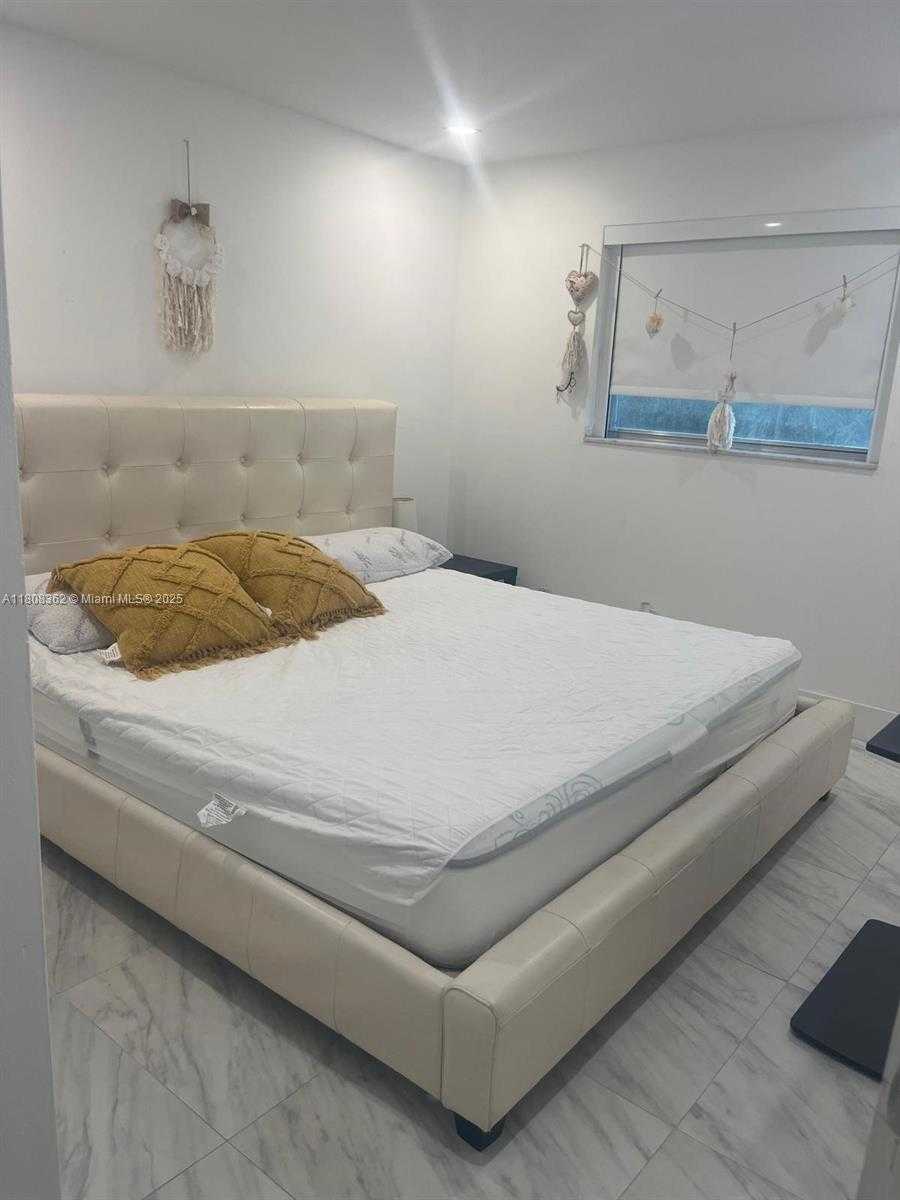 Small Image of 2145 PIERCE ST #422, Hollywood Number 7