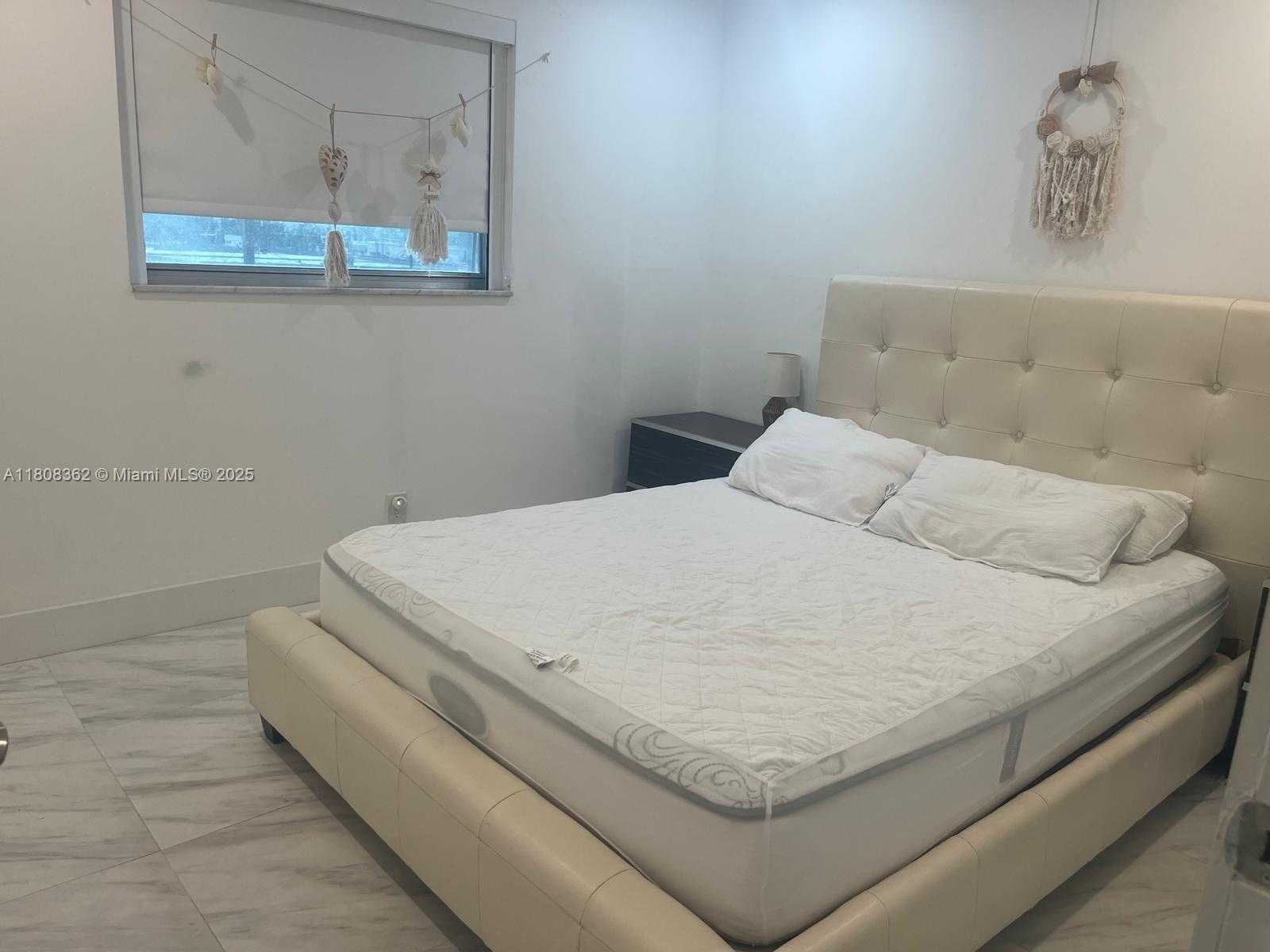 Small Image of 2145 PIERCE ST #422, Hollywood Number 9