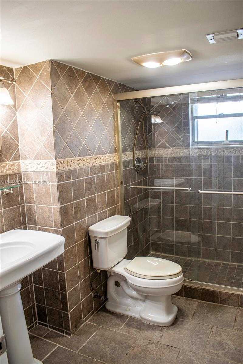 Small Image of 3090 HOLIDAY SPRINGS BLVD #305, Margate Number 10