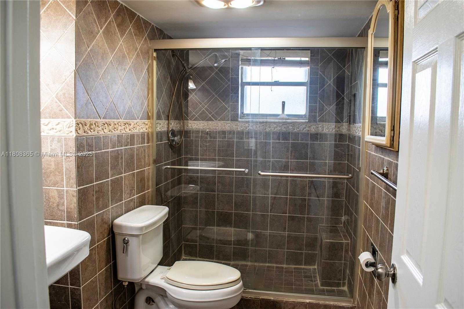 Small Image of 3090 HOLIDAY SPRINGS BLVD #305, Margate Number 11